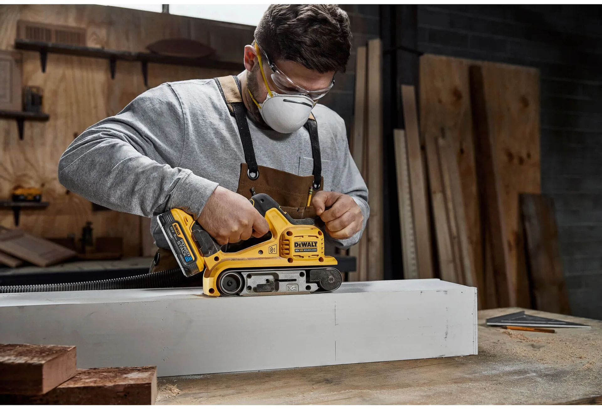 Аккумуляторная бесщеточная ленточная шлифовальная машина DeWALT DCW220N