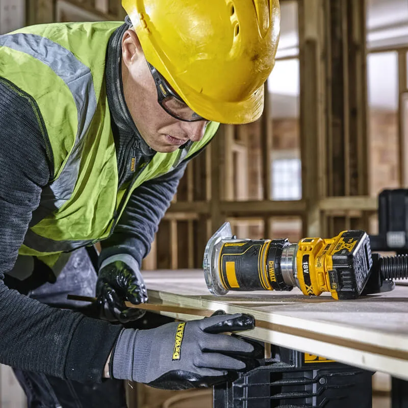 Аккумуляторная бесщеточная фрезерная машина DeWALT DCW604NT