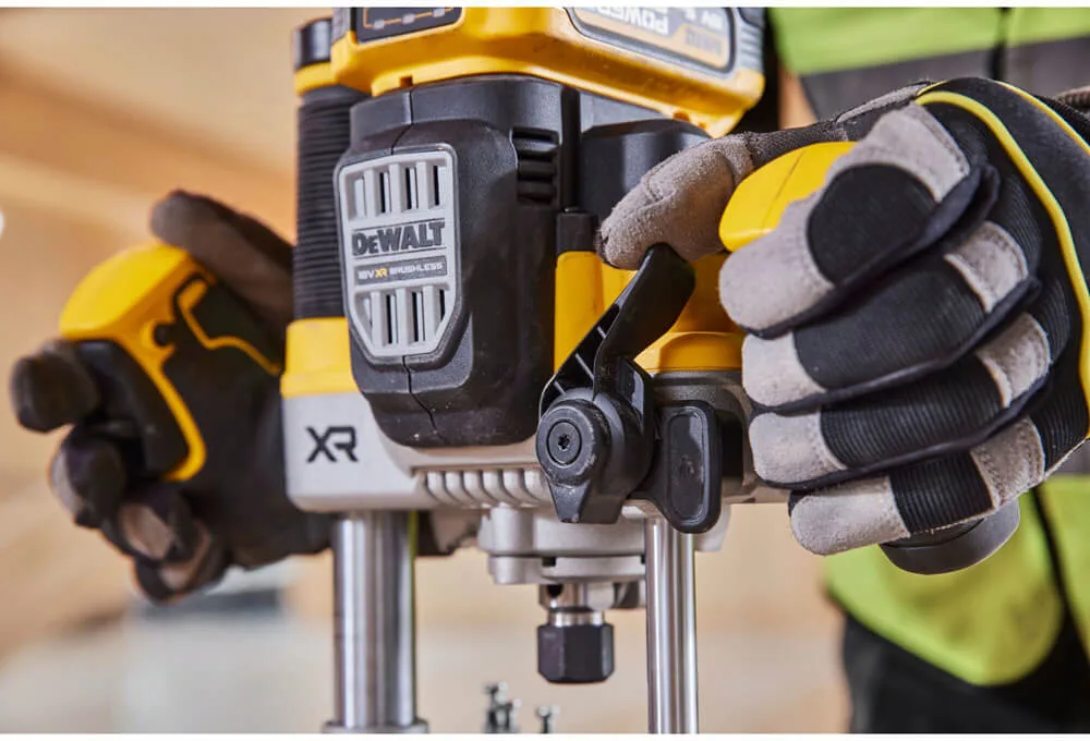 Аккумуляторный бесщеточный фрезер DeWALT DCW620H2