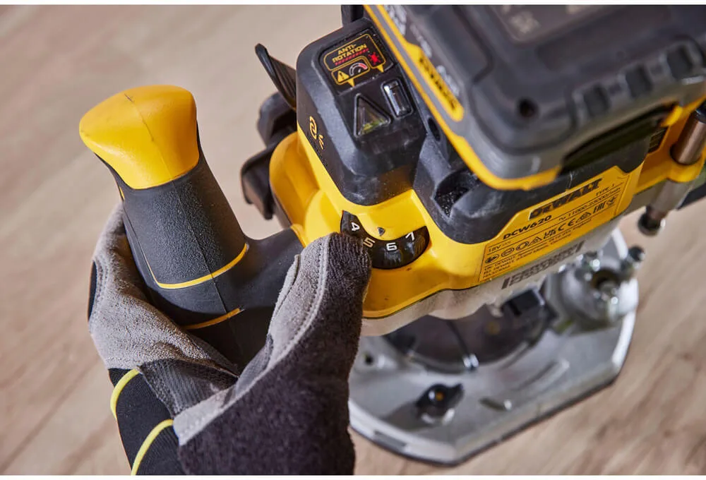 Аккумуляторный бесщеточный фрезер DeWALT DCW620H2