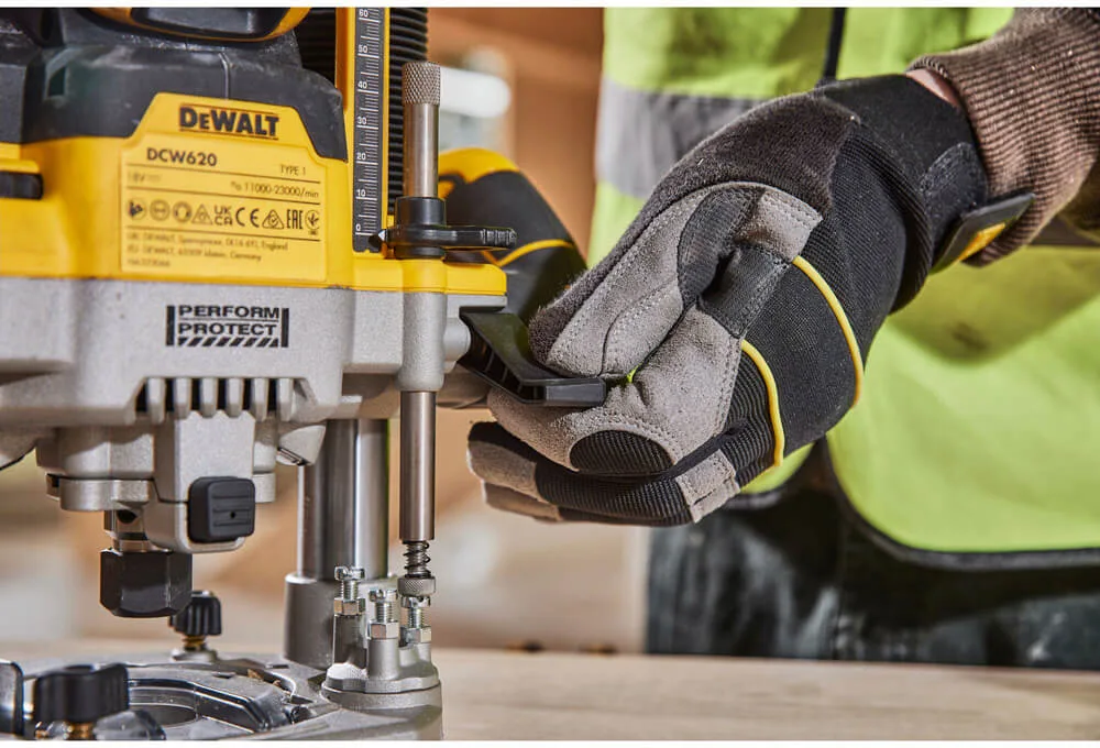 Аккумуляторный бесщеточный фрезер DeWALT DCW620H2