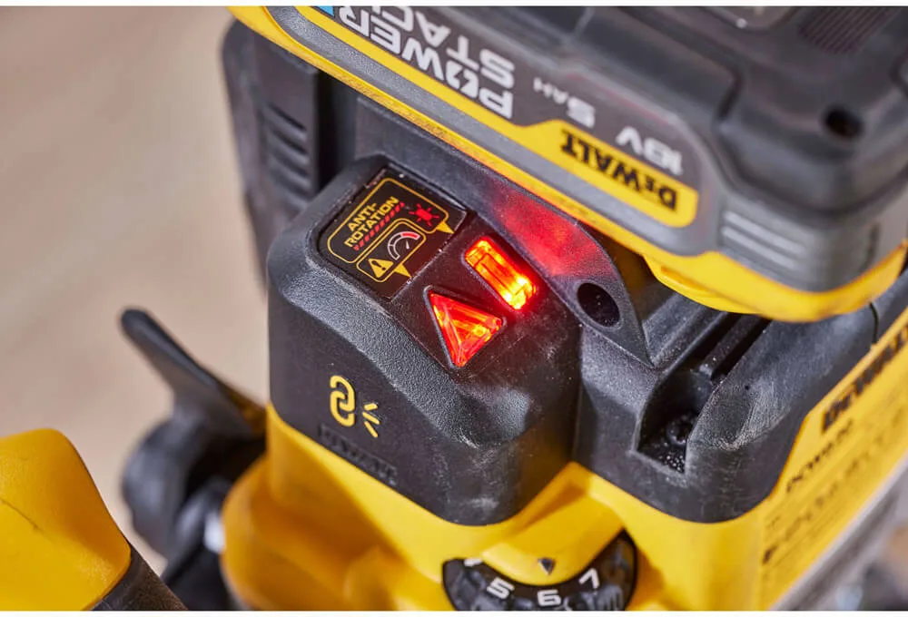 Аккумуляторный бесщеточный фрезер DeWALT DCW620H2