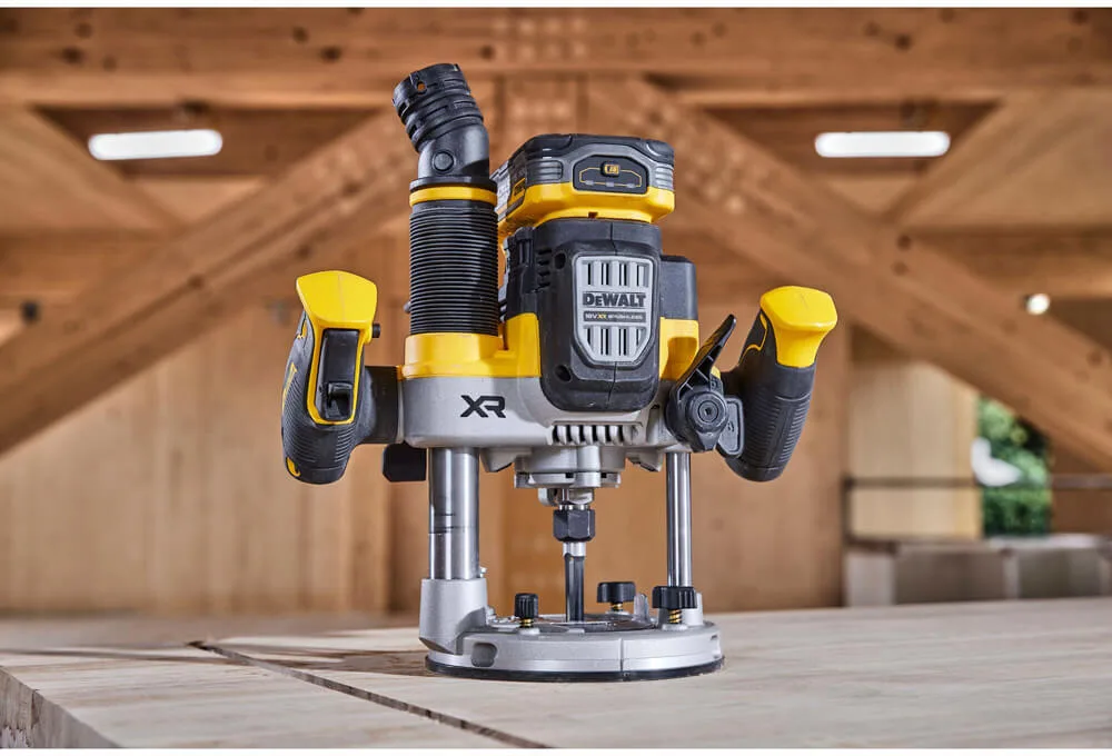 Аккумуляторный бесщеточный фрезер DeWALT DCW620H2