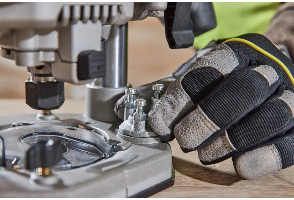 Аккумуляторный бесщеточный фрезер DeWALT DCW620NT