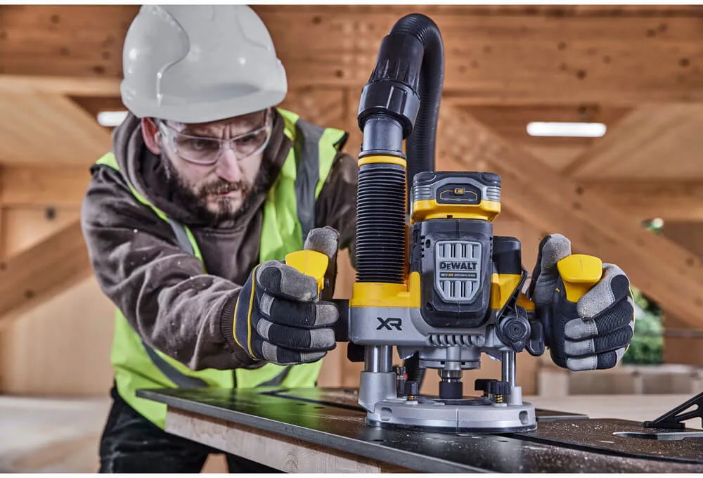 Аккумуляторный бесщеточный фрезер DeWALT DCW620NT