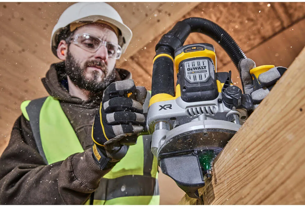 Аккумуляторный бесщеточный фрезер DeWALT DCW620NT
