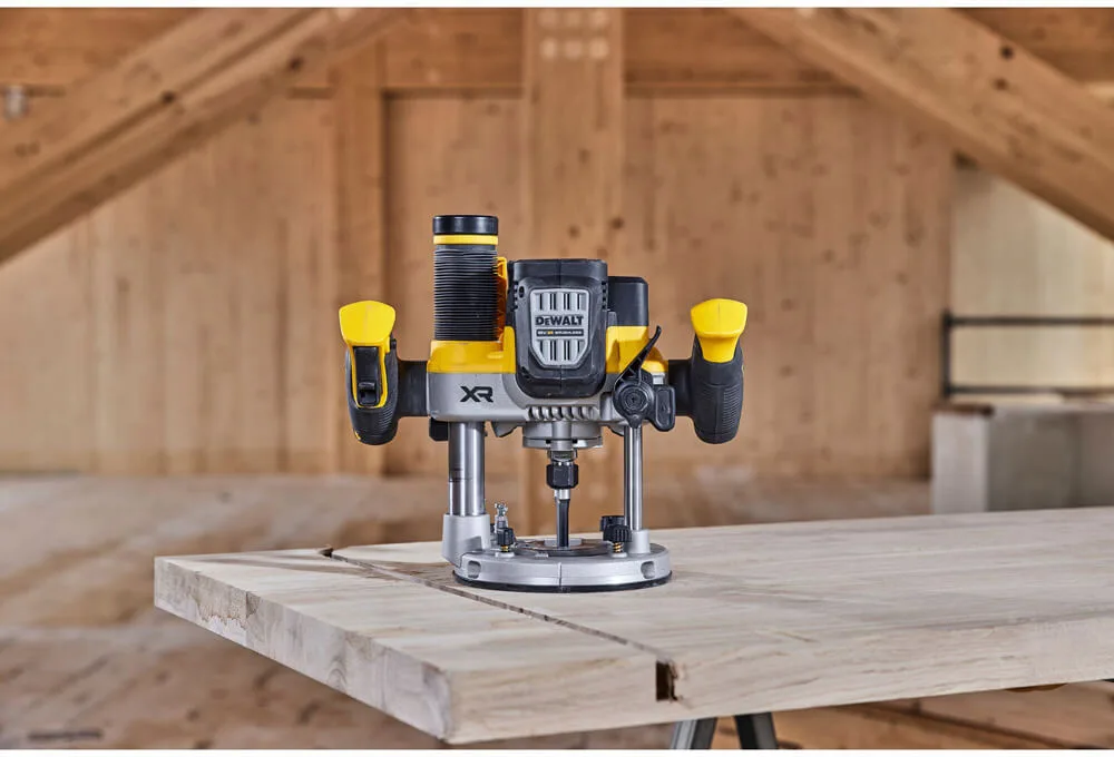 Аккумуляторный бесщеточный фрезер DeWALT DCW620NT