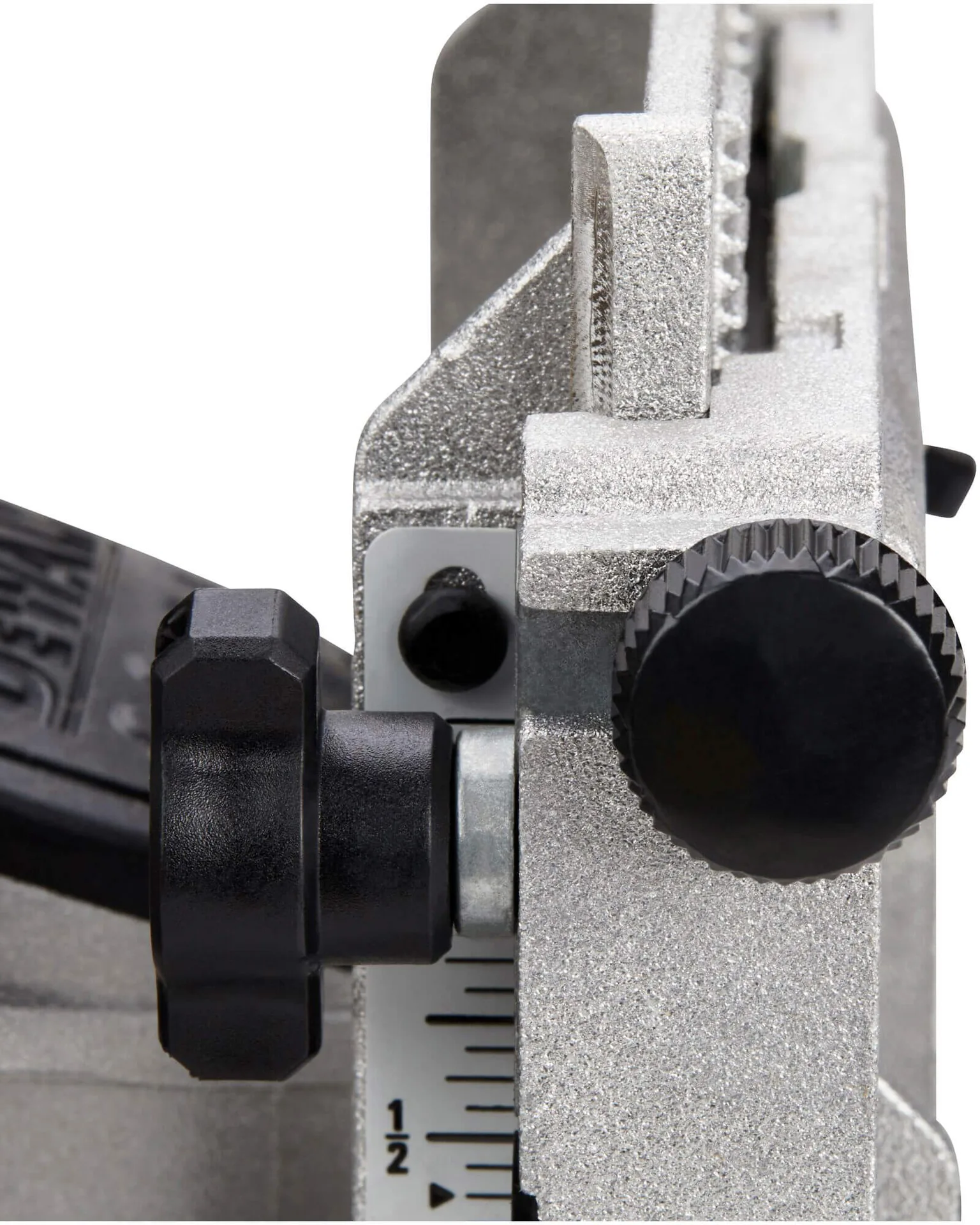 Аккумуляторная бесщеточная фрезерная машина DeWALT DCW682P2