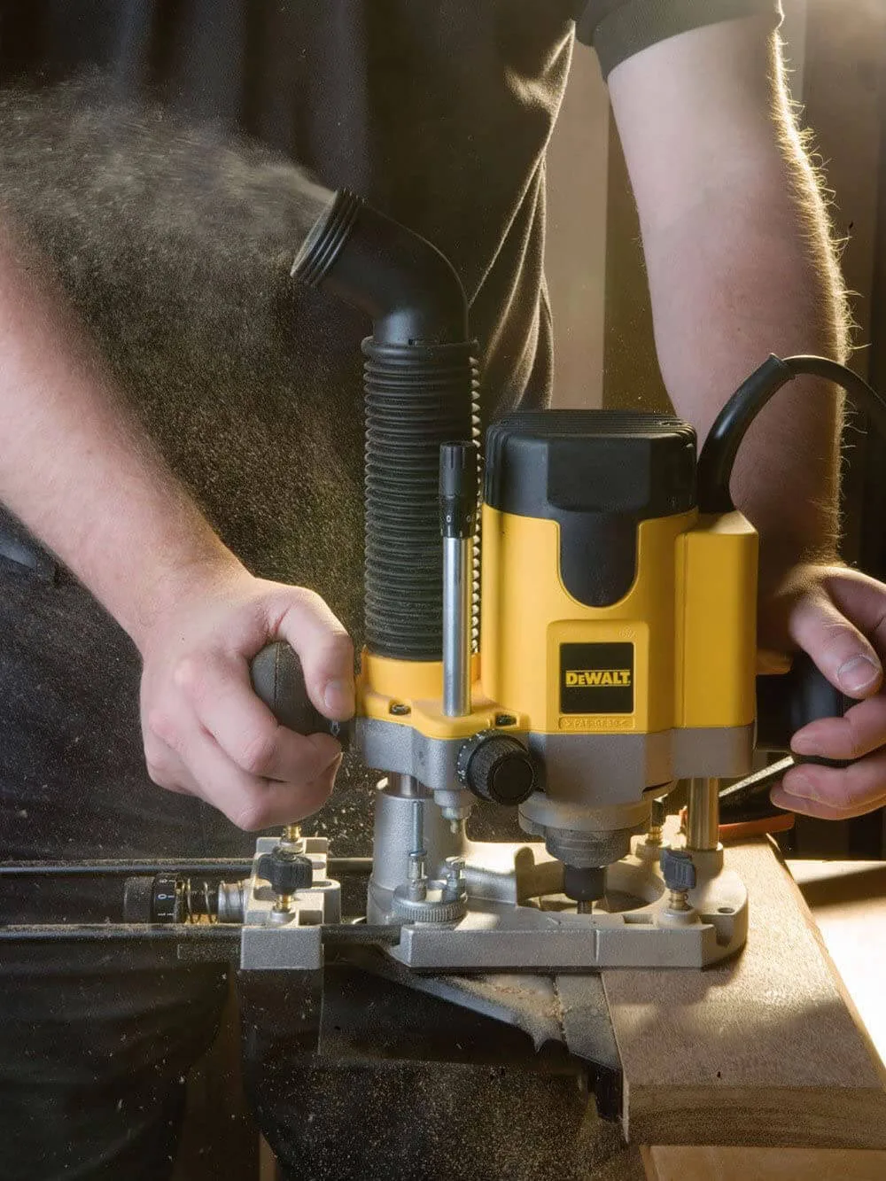 Фрезер сетевой DeWALT DW621KT