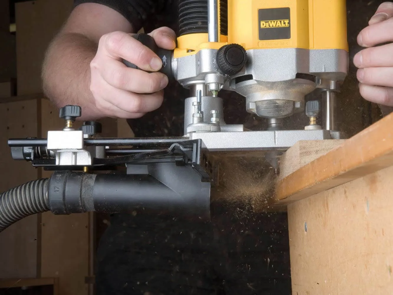 Фрезер сетевой DeWALT DW621KT