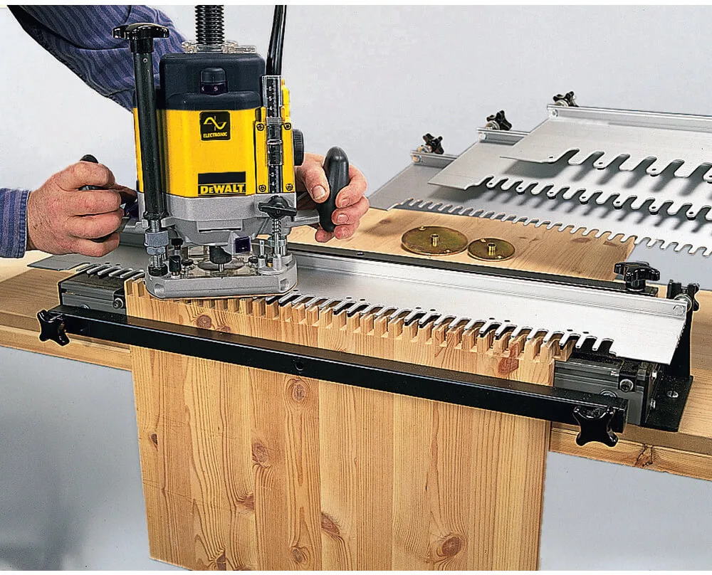Фрезер DeWalt DW625E