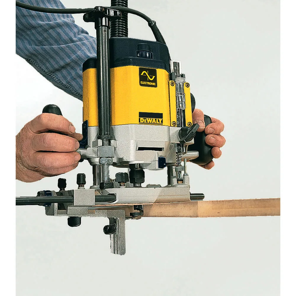 Фрезер DeWalt DW625E