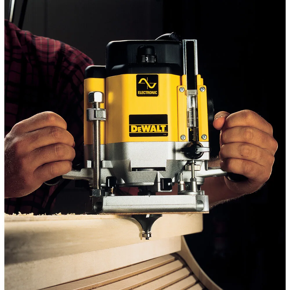 Фрезер DeWalt DW625E