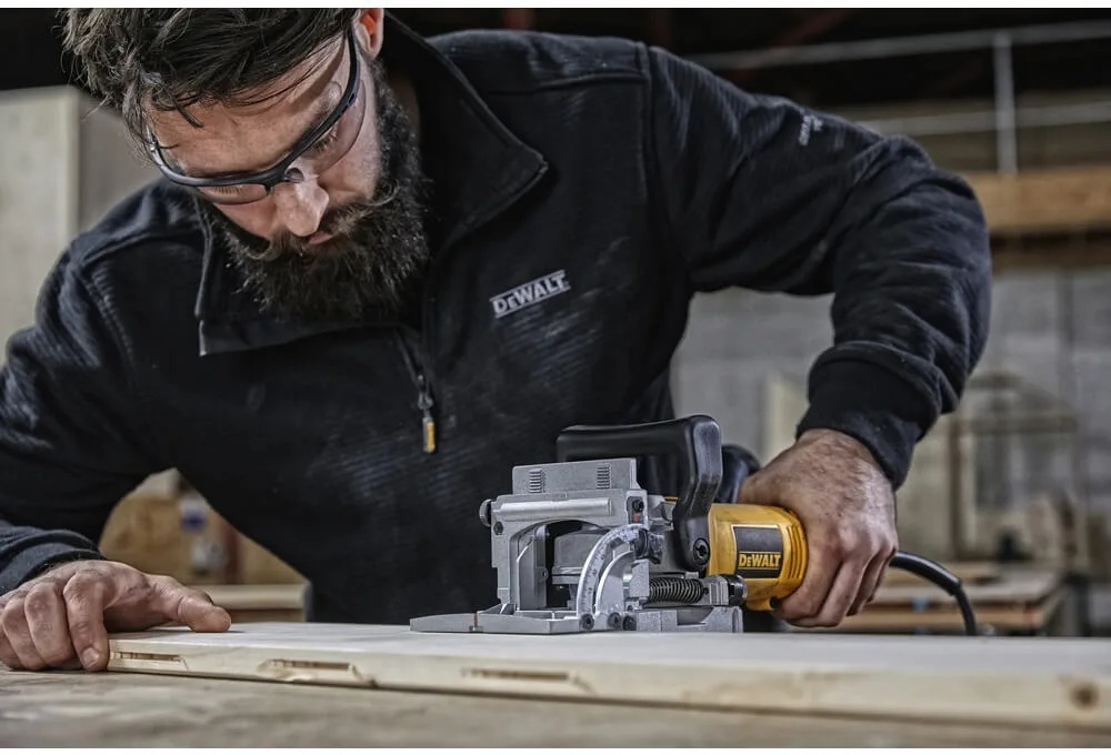 Фрезер DeWalt DW682K