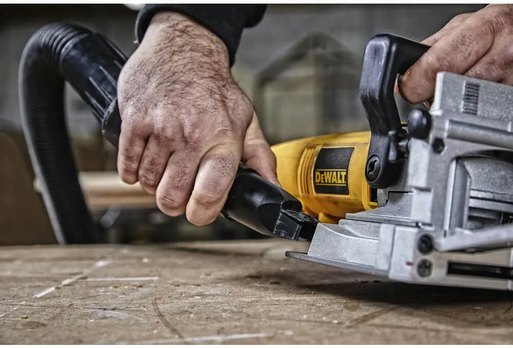 Фрезер DeWalt DW682K