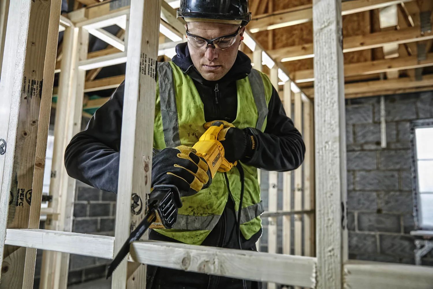 Пила шабельна DeWalt DWE305PK