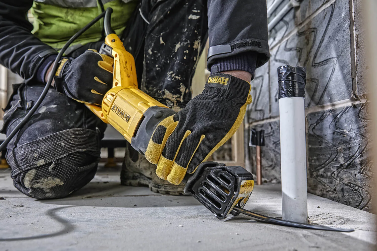 Пила шабельна DeWalt DWE305PK