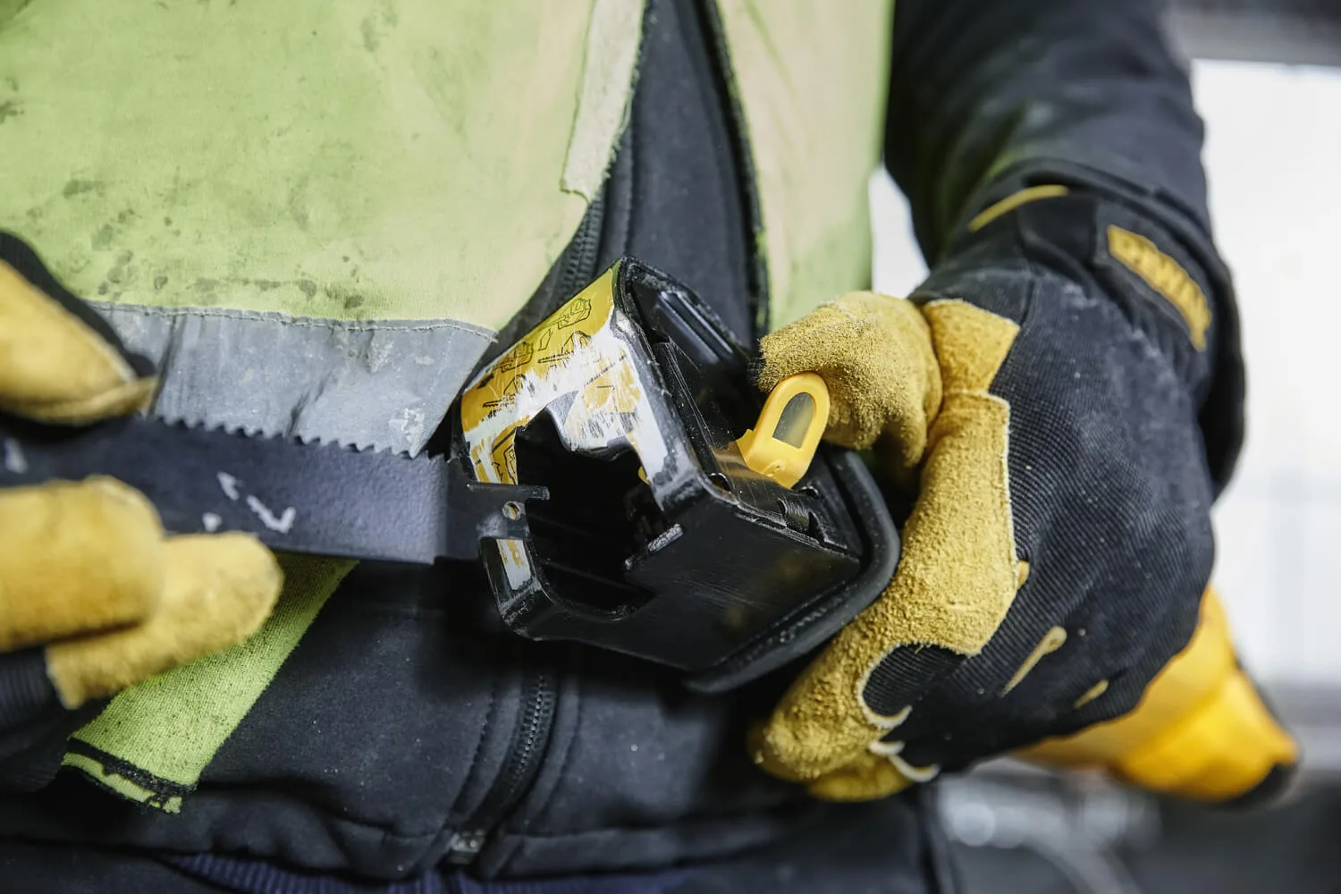 Пила шабельна DeWalt DWE305PK