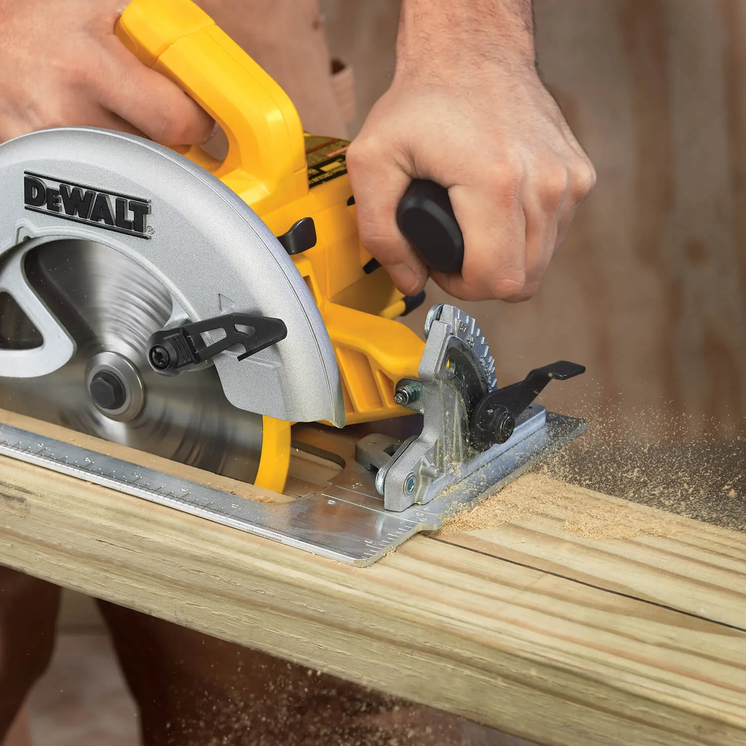 Пила дисковая DeWalt DWE575K