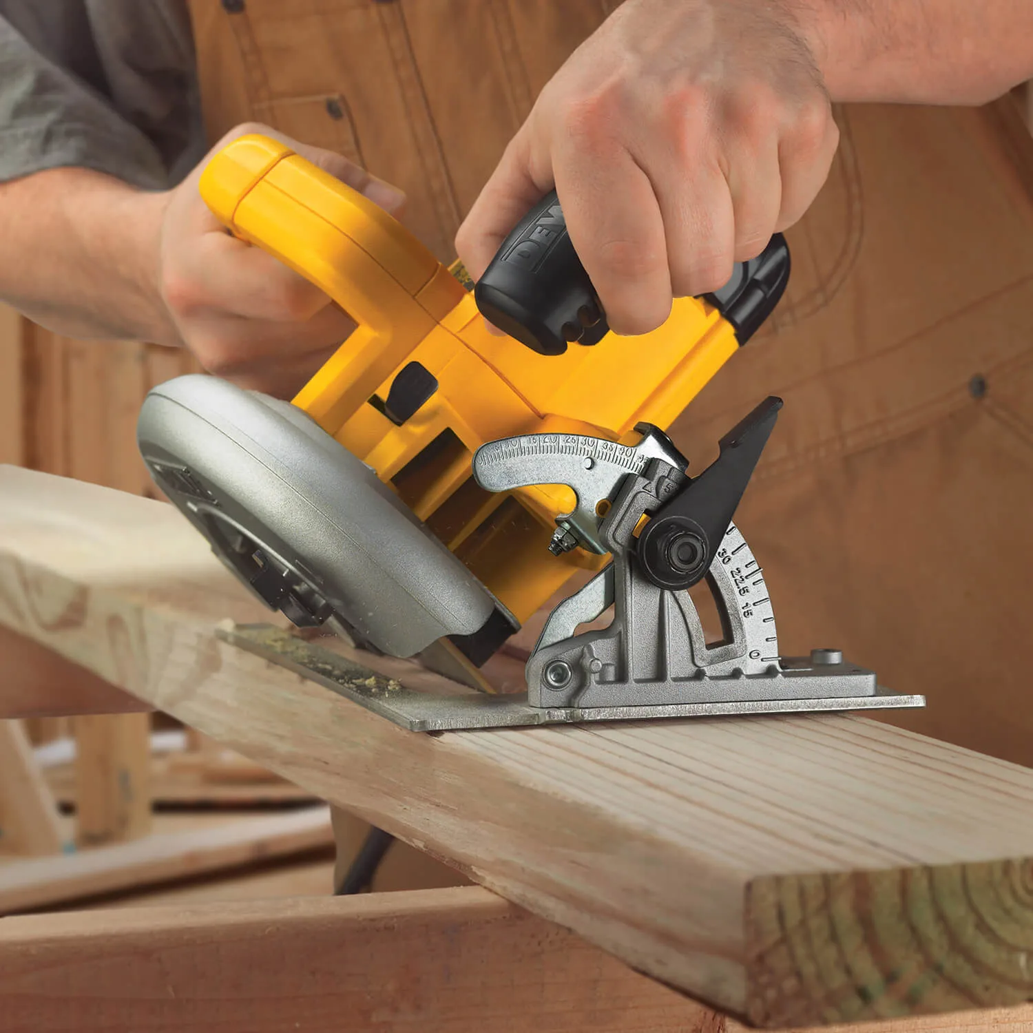 Пила дисковая DeWalt DWE575K