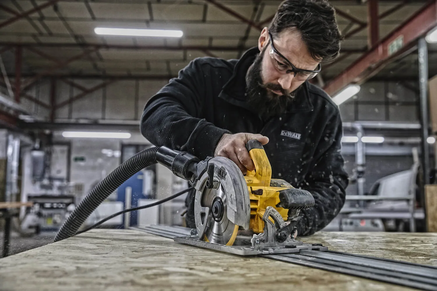 Пила дисковая DeWalt DWE576K