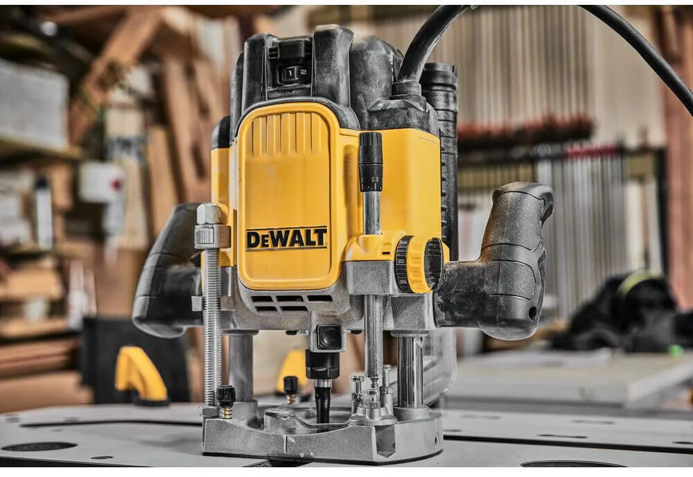 Фрезер сетевой DeWALT DWE625