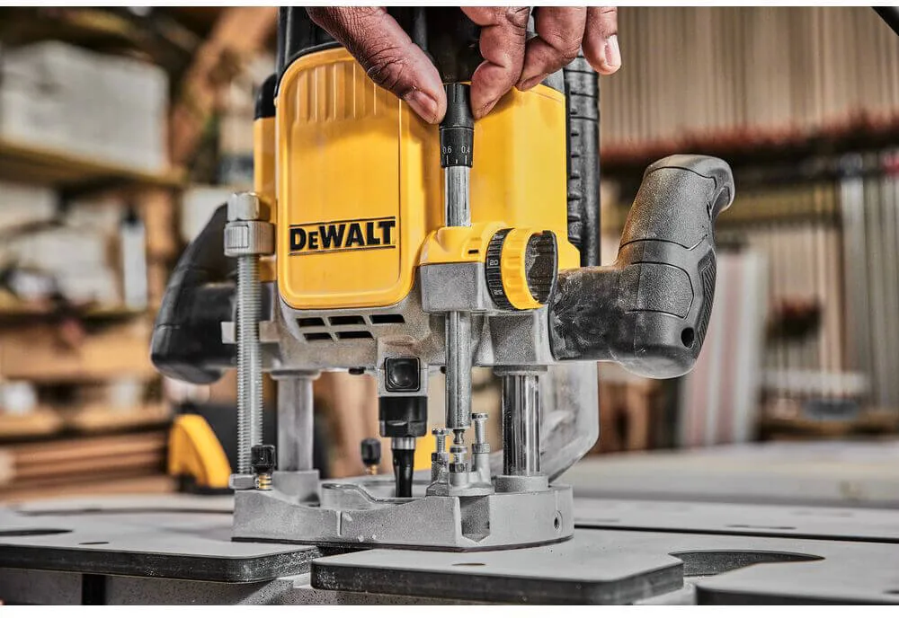 Фрезер сетевой DeWALT DWE625