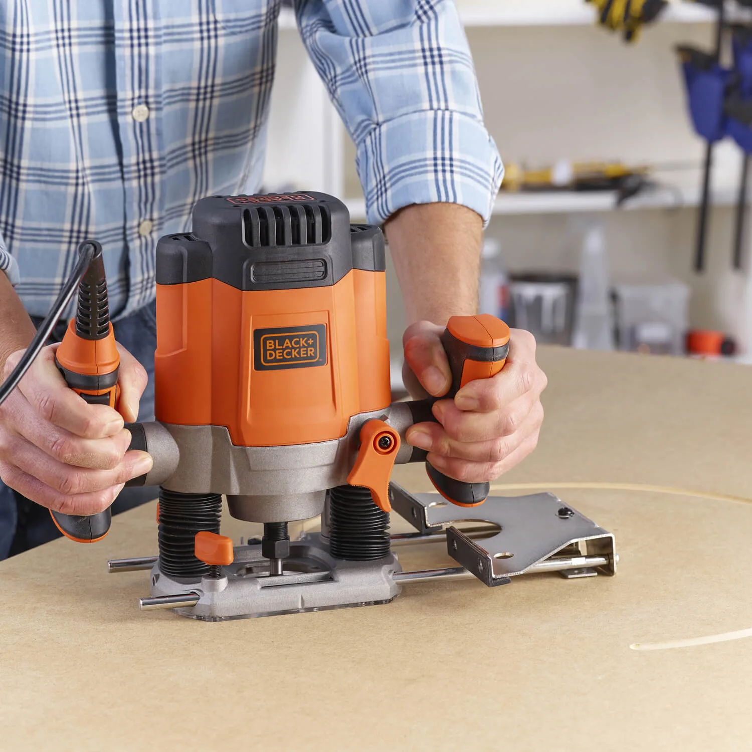 Фрезер сетевой BLACK+DECKER KW1200E