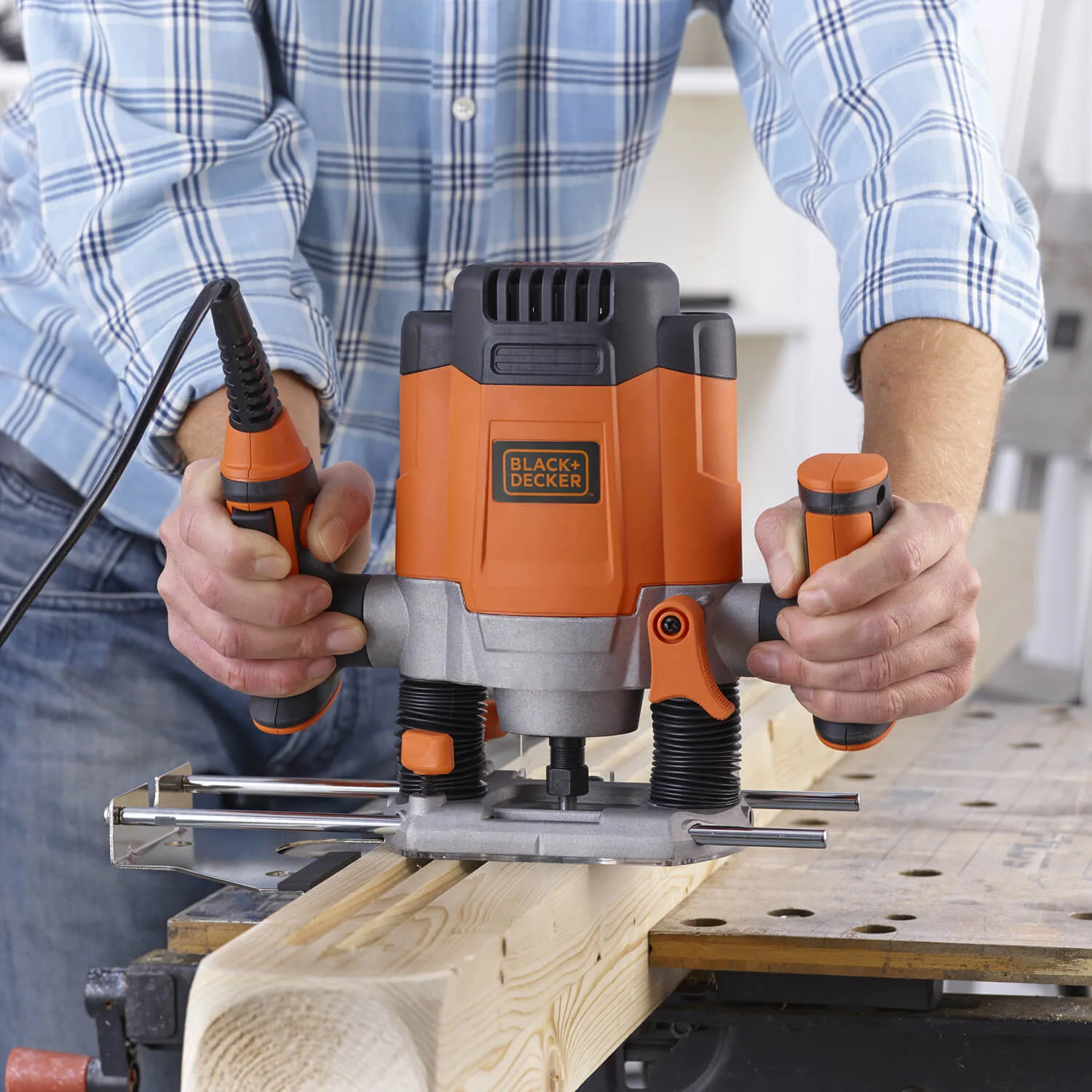 Фрезер сетевой BLACK+DECKER KW1200E