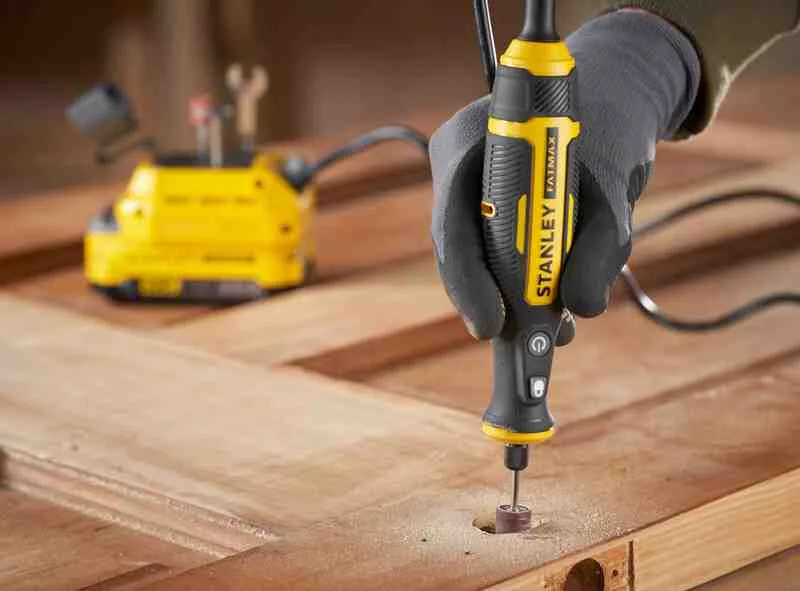 Мини-прямошлифовальная машина STANLEY FATMAX SFMCE030B