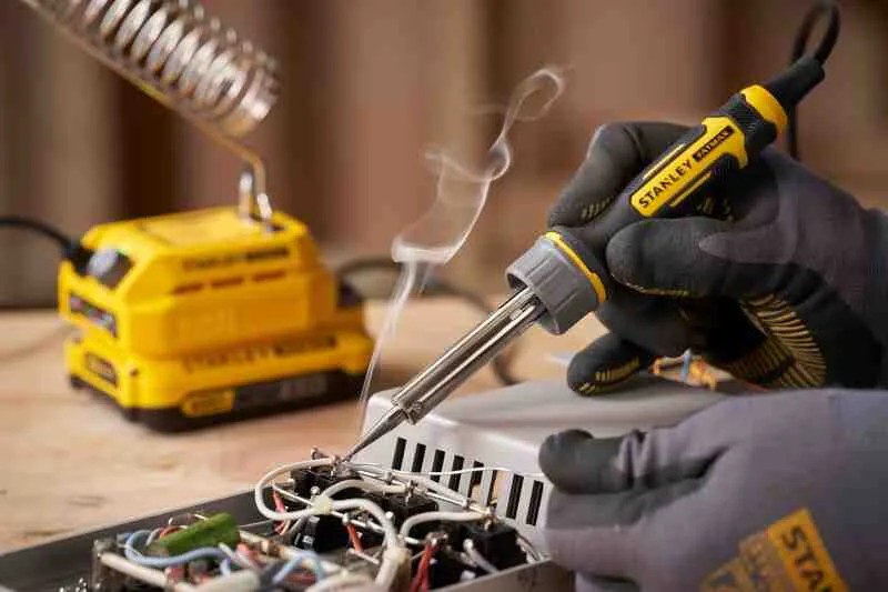 Аккумуляторный паяльник STANLEY FATMAX SFMCE040B