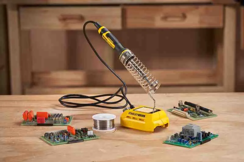 Аккумуляторный паяльник STANLEY FATMAX SFMCE040B