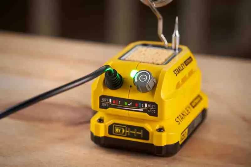 Аккумуляторный паяльник STANLEY FATMAX SFMCE040B