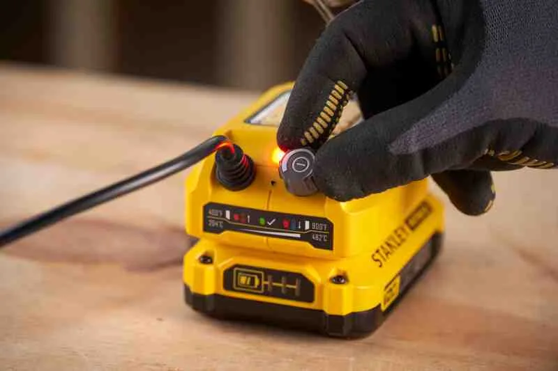 Аккумуляторный паяльник STANLEY FATMAX SFMCE040B