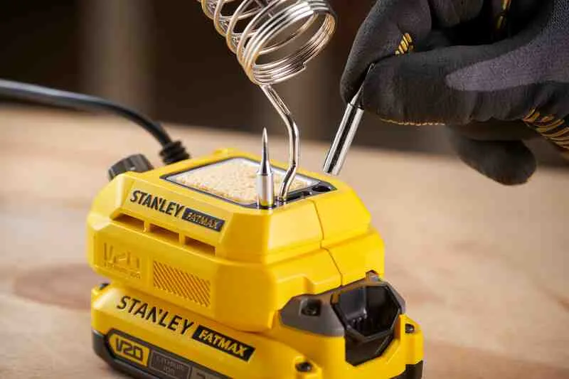 Аккумуляторный паяльник STANLEY FATMAX SFMCE040B