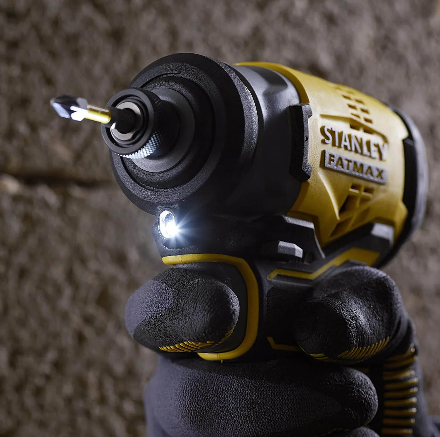 Аккумуляторный ударный гайковерт STANLEY FATMAX SFMCF810D2K