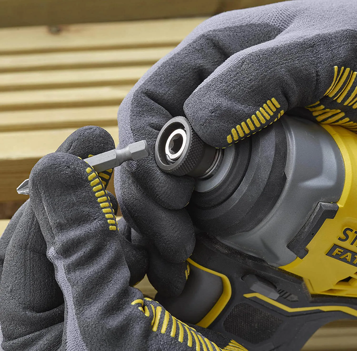 Аккумуляторный ударный гайковерт STANLEY FATMAX SFMCF810D2K