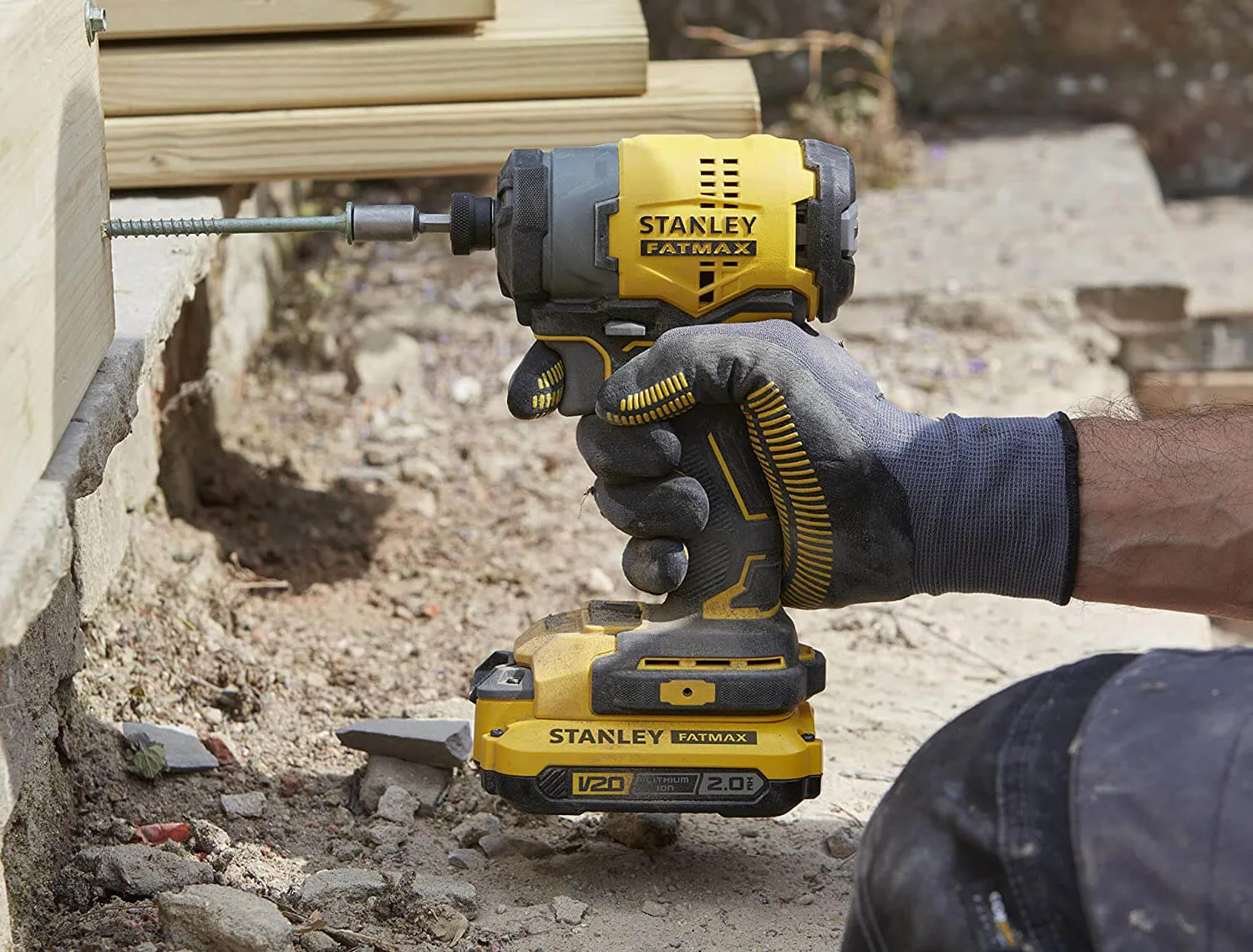 Аккумуляторный ударный гайковерт STANLEY FATMAX SFMCF810D2K
