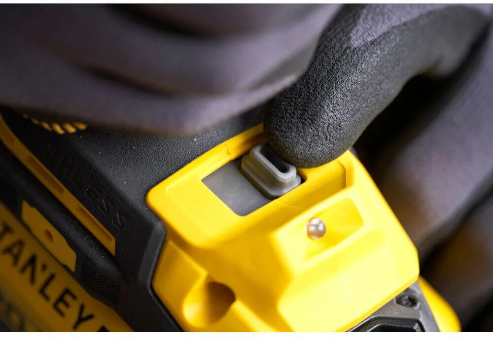Аккумуляторный ударный гайковерт STANLEY FATMAX SFMCF940M1