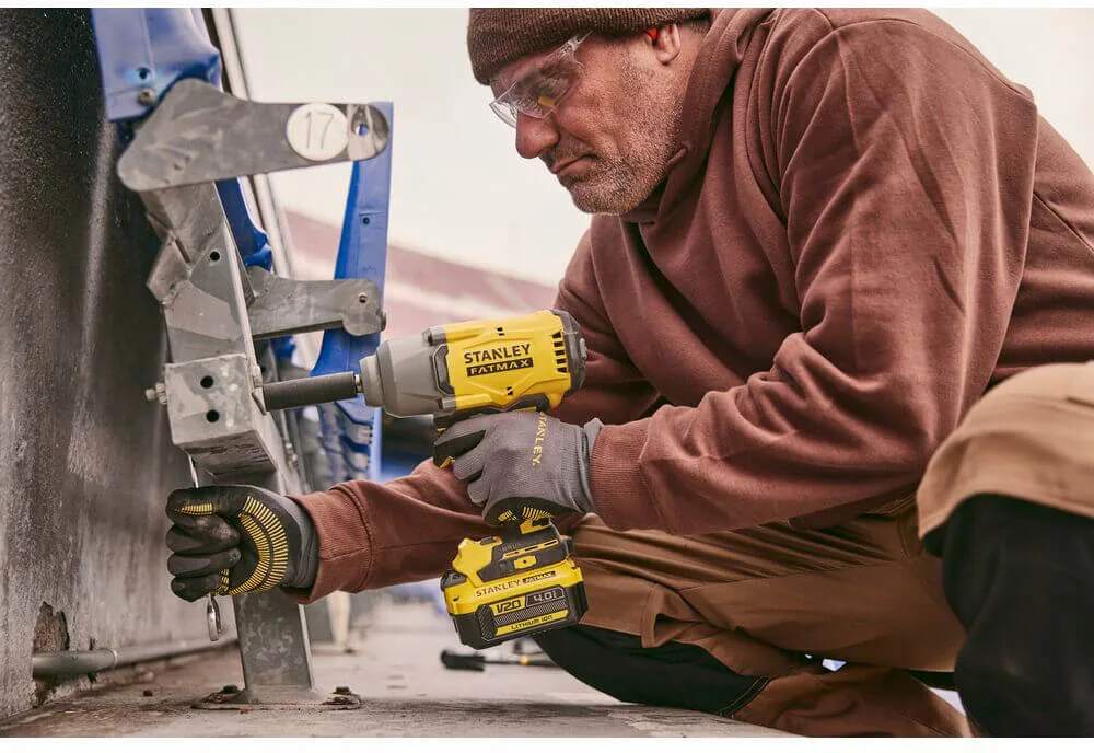 Аккумуляторный ударный гайковерт STANLEY FATMAX SFMCF940M1
