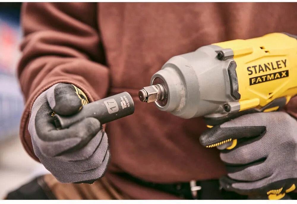 Аккумуляторный ударный гайковерт STANLEY FATMAX SFMCF940M1
