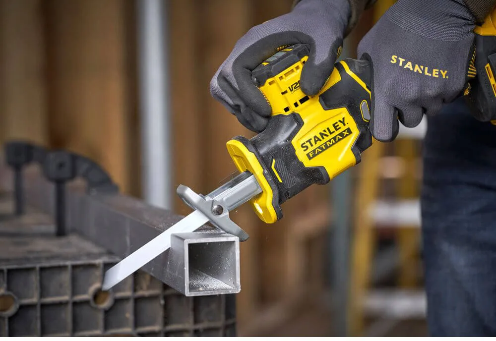 Пила шабельна акумуляторна STANLEY FATMAX SFMCS305B