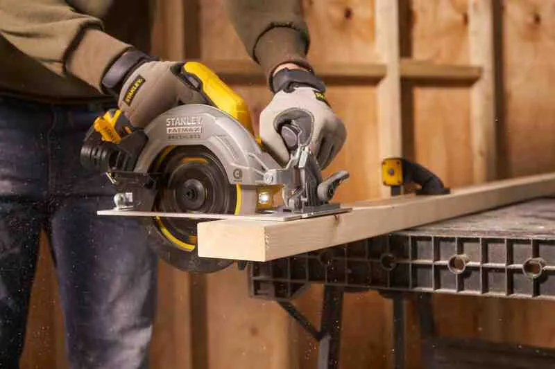 Пила циркулярна акумуляторна STANLEY FATMAX SFMCS550B