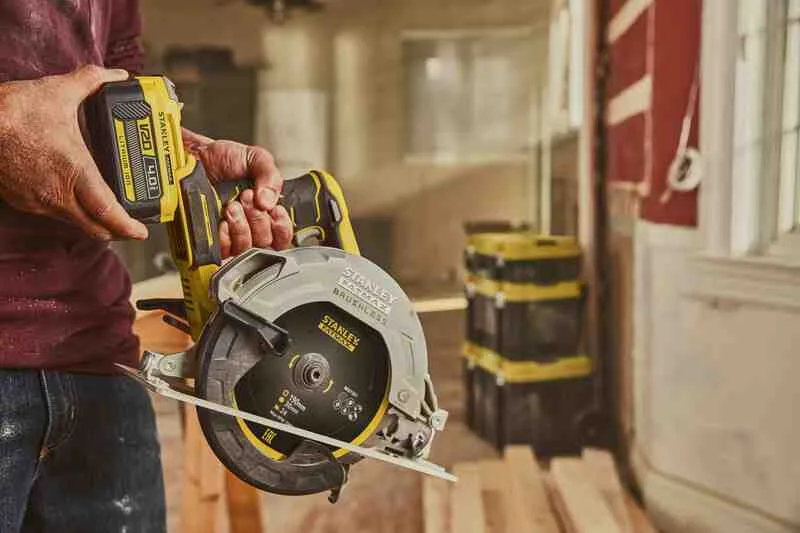Пила циркулярна акумуляторна STANLEY FATMAX SFMCS550B