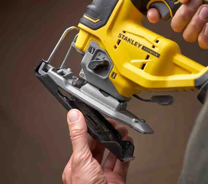 Аккумуляторная лобзиковая пила STANLEY FATMAX SFMCS650B