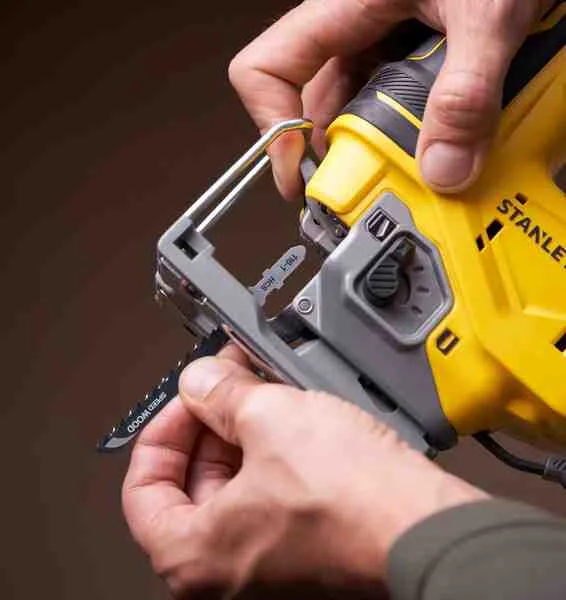 Аккумуляторная лобзиковая пила STANLEY FATMAX SFMCS650B