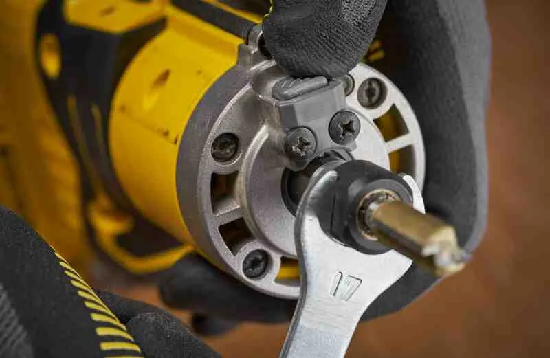 Аккумуляторная бесщеточная фрезерная машина STANLEY FATMAX SFMCW400B