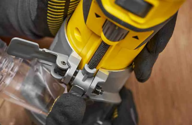 Аккумуляторная бесщеточная фрезерная машина STANLEY FATMAX SFMCW400B