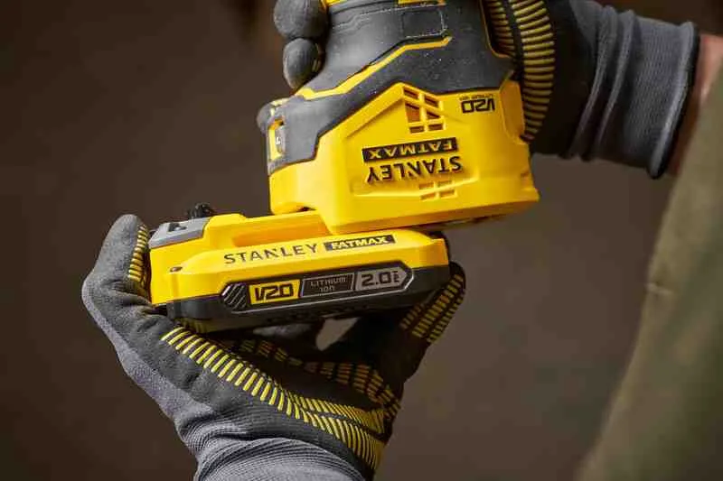 Аккумуляторная бесщеточная фрезерная машина STANLEY FATMAX SFMCW400B