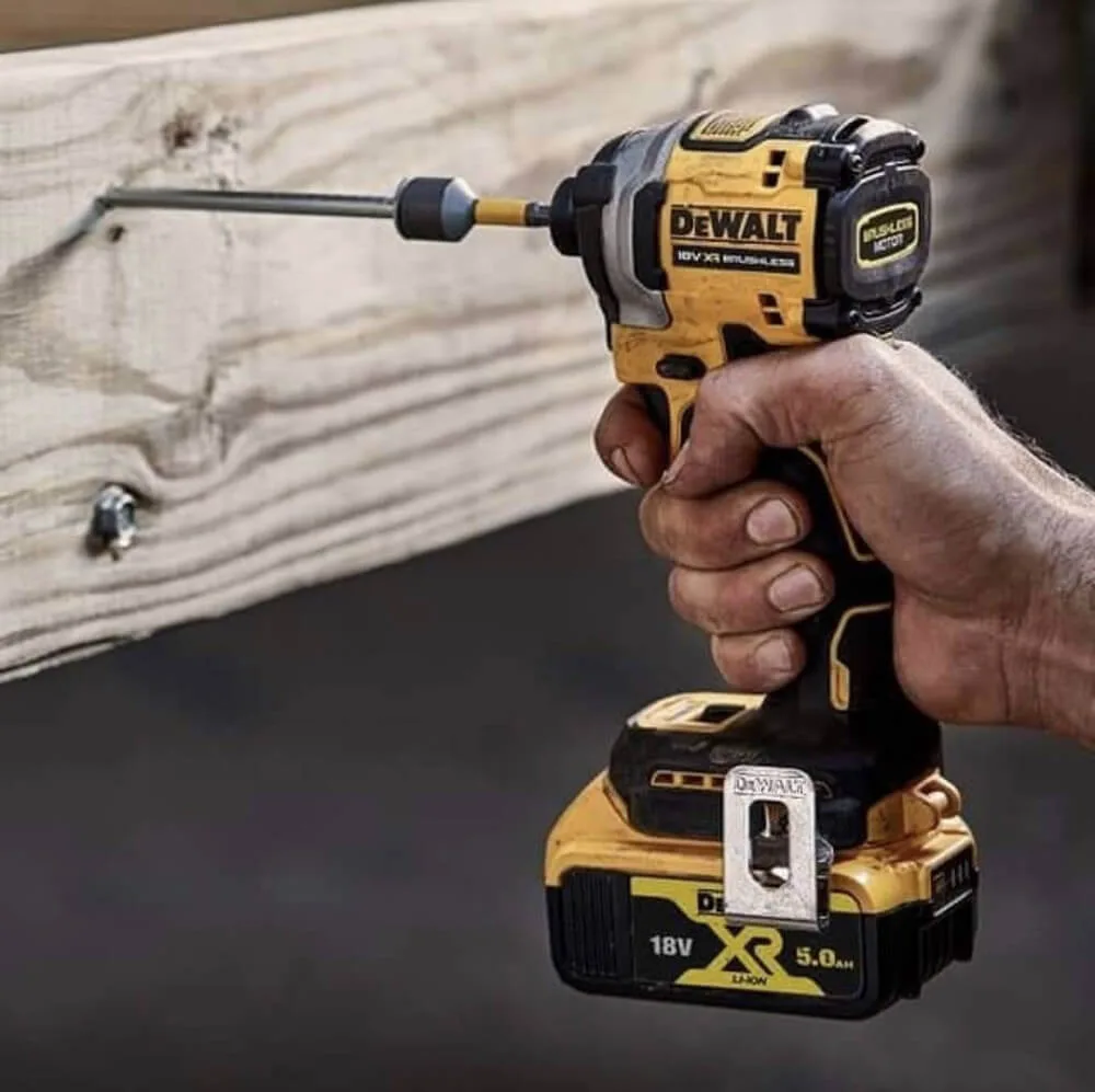 Набор из двух инструментов безщеточных DeWALT DCK2051E2T